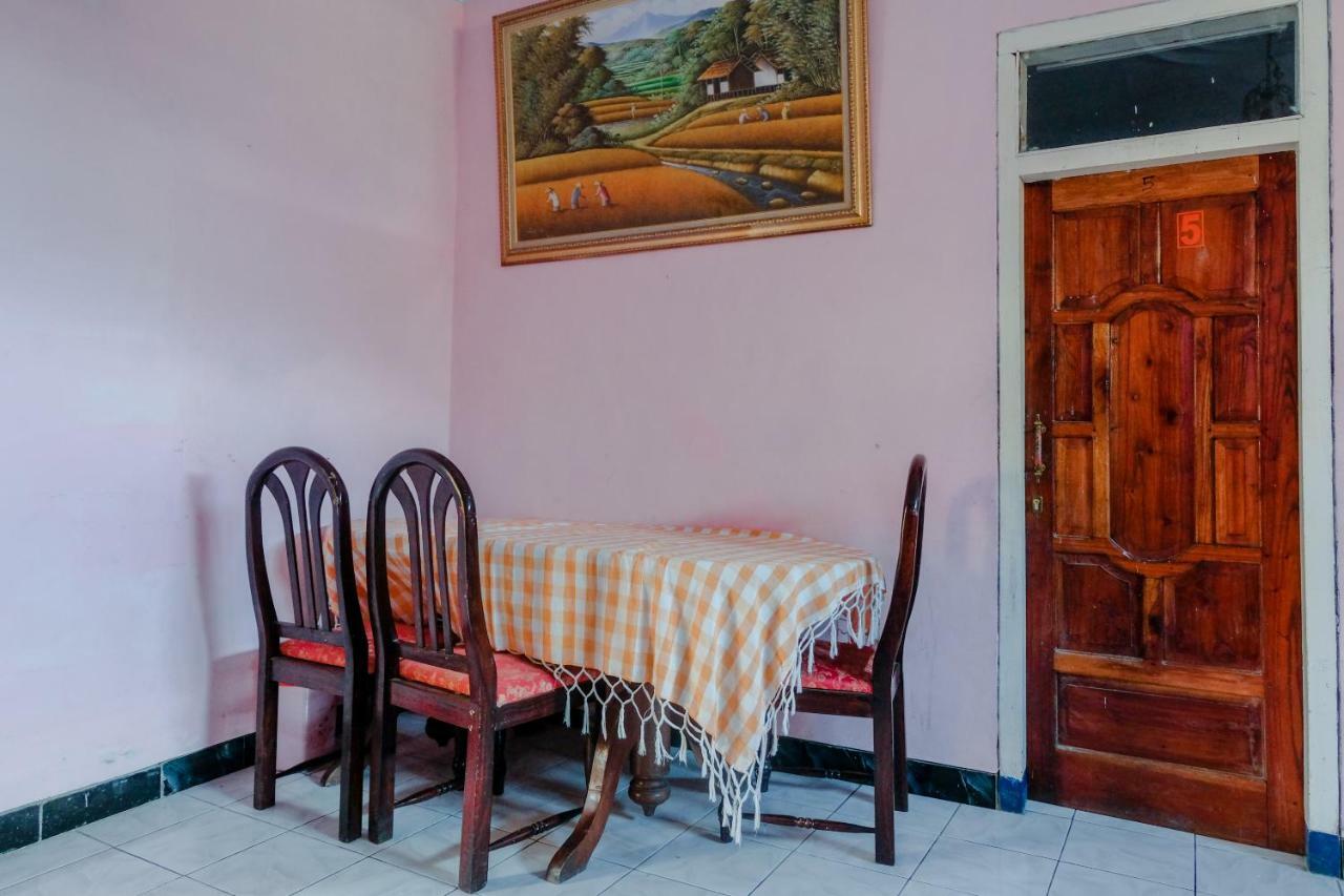 Oyo 1351 Tanggulasi Resto & Residence Syariah Magetan 外观 照片