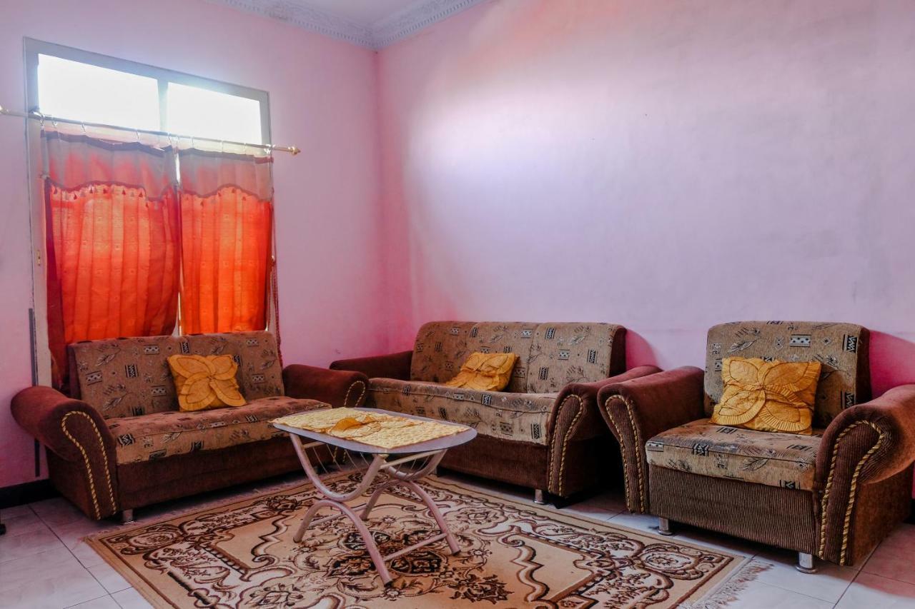 Oyo 1351 Tanggulasi Resto & Residence Syariah Magetan 外观 照片