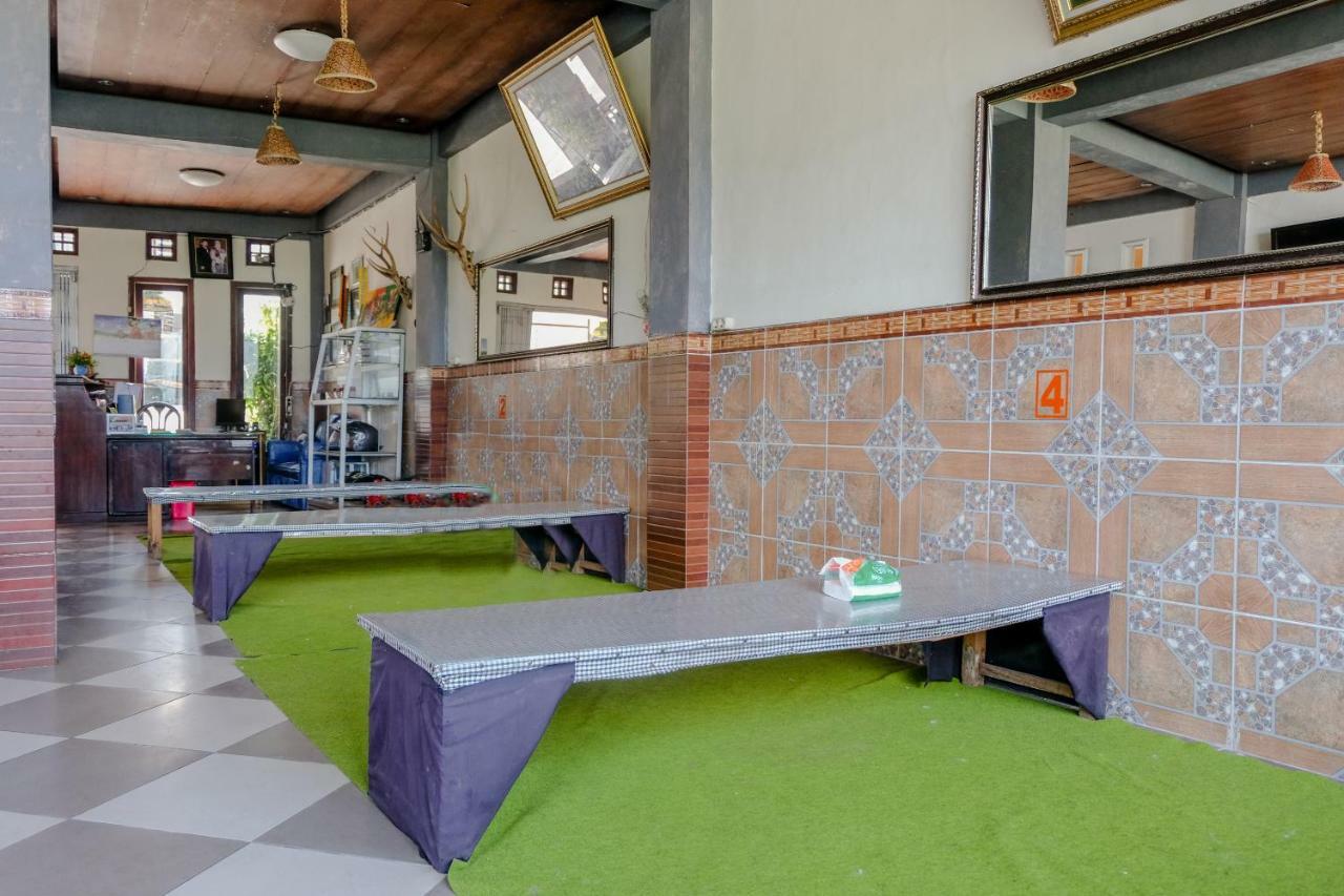 Oyo 1351 Tanggulasi Resto & Residence Syariah Magetan 外观 照片