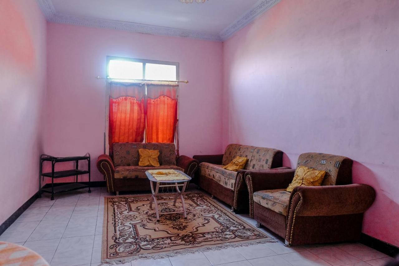 Oyo 1351 Tanggulasi Resto & Residence Syariah Magetan 外观 照片